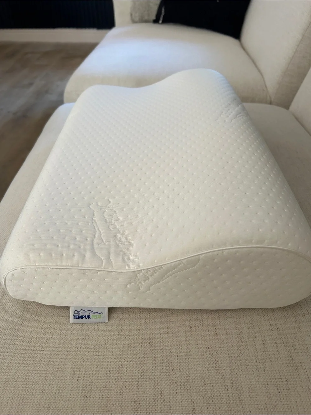 TEMPUR-Pedic Neck Pillow, Standard Medium, NWT, Open box